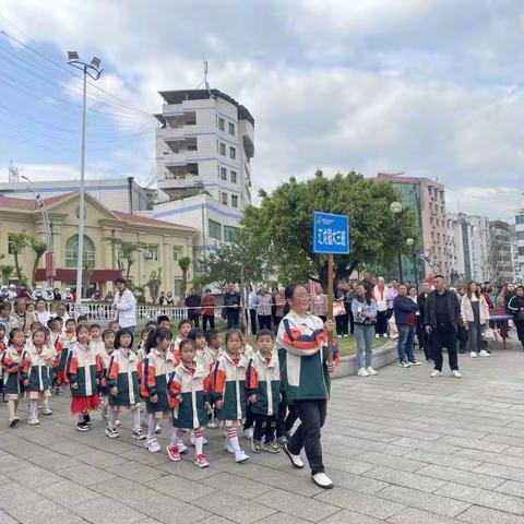 亲子趣运动 一起悦健康﻿———白马镇中心（汇龙）幼儿园亲子运动会