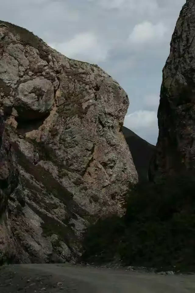 幽静的门源东海大峡谷