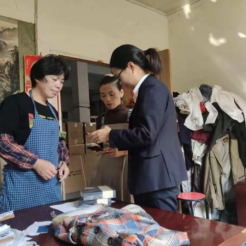 东郡支行走进企业营销信用卡取得喜人成绩
