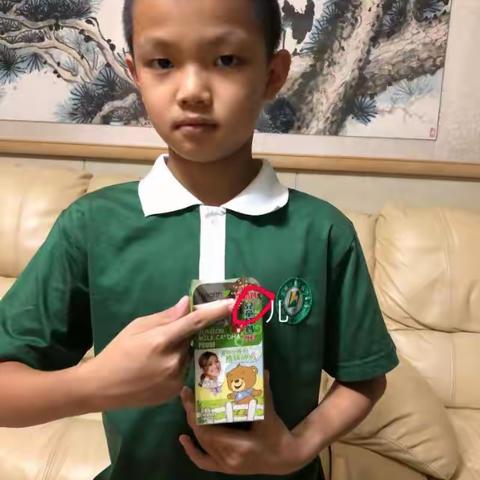 “啄木鸟”汉字纠错—东环小学1802班在进行