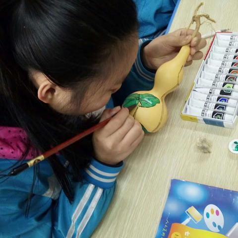 创意美术课―――百变葫芦                                                            铜川市五中2018级7班