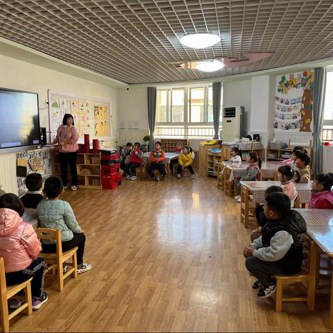 冬天里的小可爱☃️——泊里中心幼儿园中八班12月家长助教