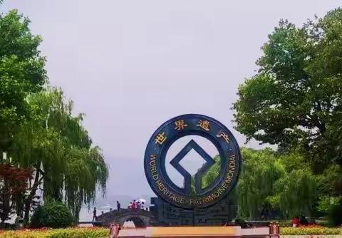 我是第四次来杭州，对西湖的历史文化和景点有了更深的理解，明天回厦门，离开前选了一组照片与大家再次分享。