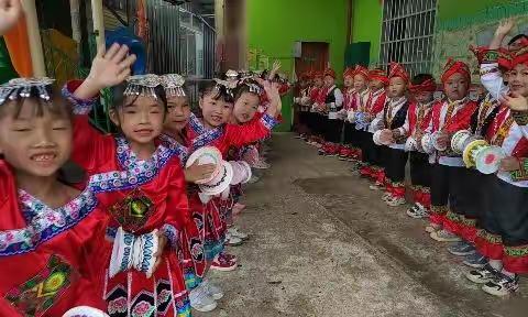 沙子镇蓝天幼儿园＂寻味三月三，蓝天歌舞飘＂活动