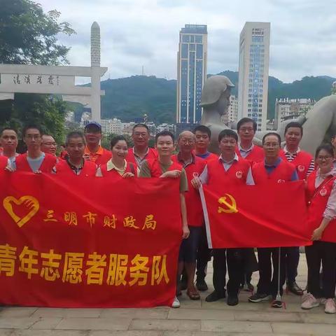 市财政局开展“文明财政•护河清淤”志愿服务活动