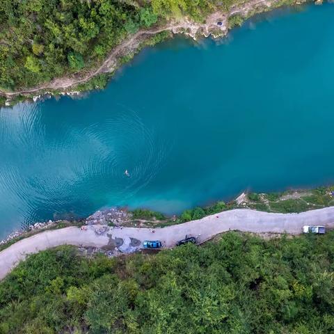 今秋又恋上了一项新运动，野外游泳🏊‍♀️游泳🏊好像比骑自行车，跑步更能煅炼人的身体。