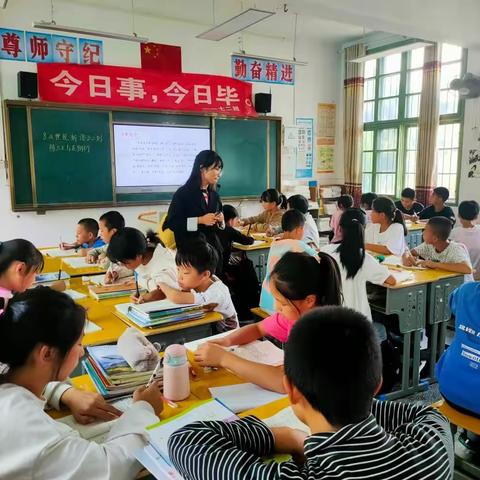 “展课堂风采，担育人使命”——大华学校2022年下学期公开比武课活动