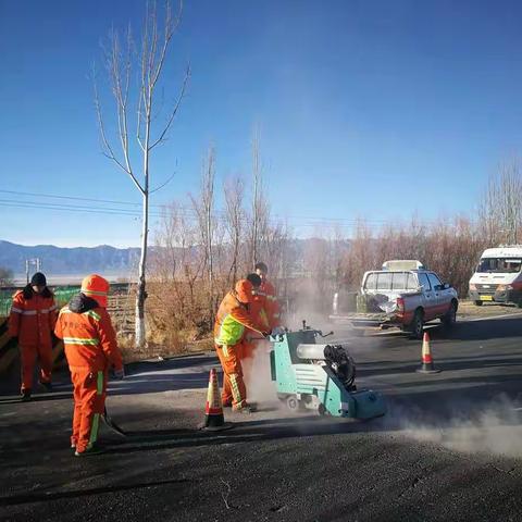 消除路面病害 保障安全出行