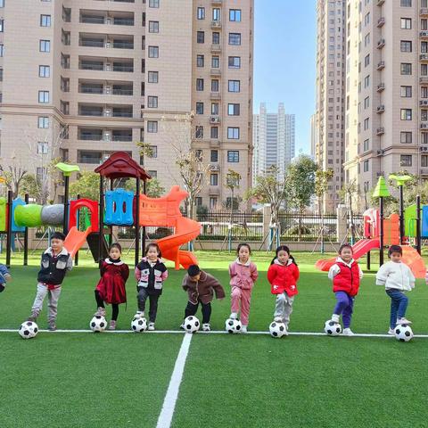 金悦幼儿园中四班：乐在“球”中，“足”够精彩