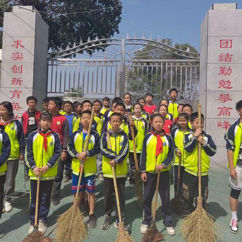 学习雷锋好榜样 争当时代小先锋--记团山小学六一中队学雷锋活动