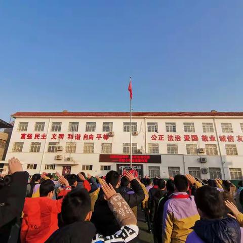 弘扬宪法精神  建设法治校园——泾河新城县前小学组织开展“宪法日晨读”活动