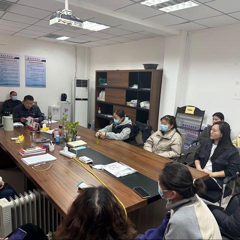 长庆站联合清扫公司，对责任区环境卫生进行督导