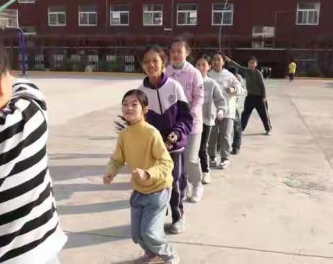 快乐班本ing，快乐学习ing                             ———义马市第五小学班本课程精彩瞬间记录