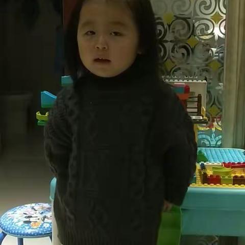 品书香 润心灵 共成长——灵武市幼儿园小五班唐硕妍亲子读书！