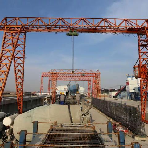 春风撸袖抢先机店坡梁场加油干