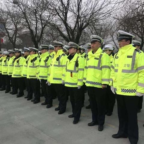 大年初一游法门，渭滨交警保畅通。