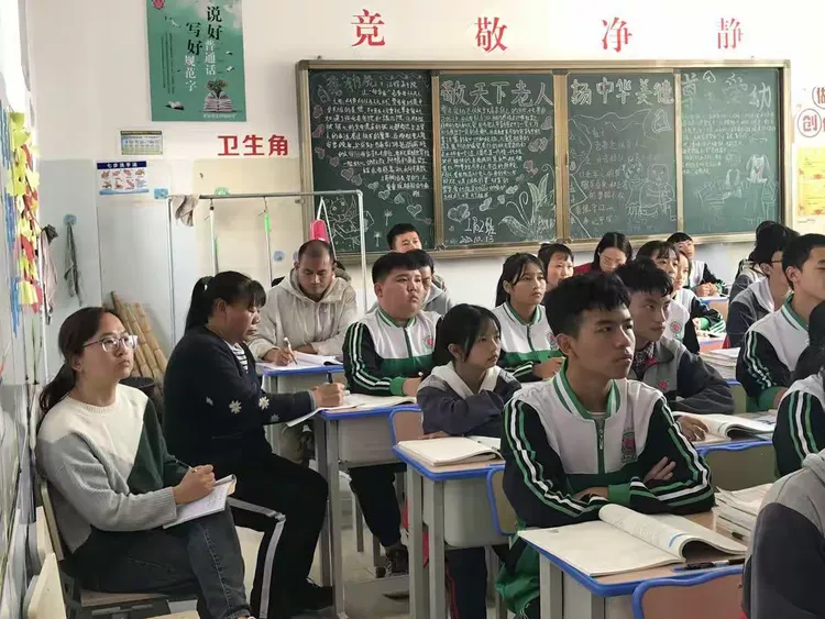 "校际联动,同课异构"蒙自市第五中学到蒙自市芷村镇中学开展校际交流