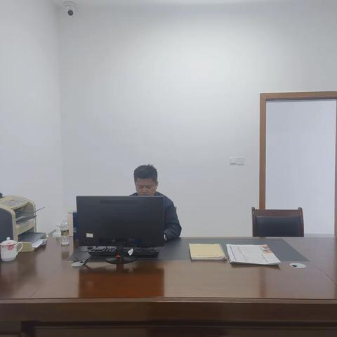 倾听诉求，为民解答——海口市民政局副局长冯柳到信访局接待室值班接访