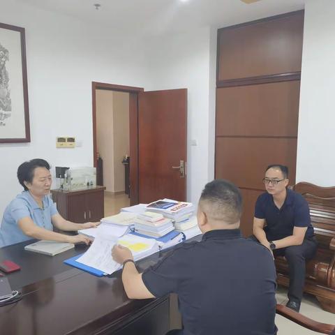 市民政局党组书记、局长淡利峰组织召开重复信访事项研究部署会。