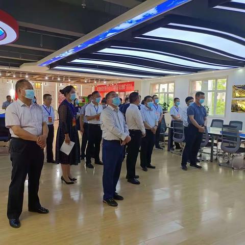 省、市人大代表调研崇文路社区文明城市创建工作