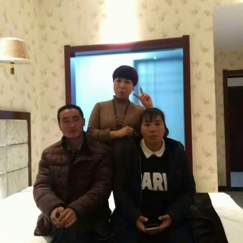 同孩们纯真的友谊。