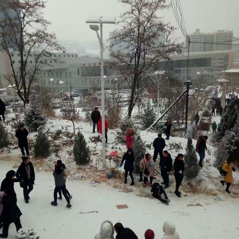 三十年前我自己玩。三十年后我带孩子玩。再过三十年我还能玩吗？