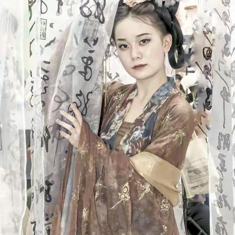 《古风·沉浸》  出镜：思辰  摄影：开口笑