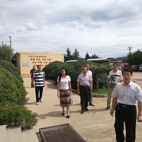 张继胜副局长莅临大新寨学区督查指导开学工作
