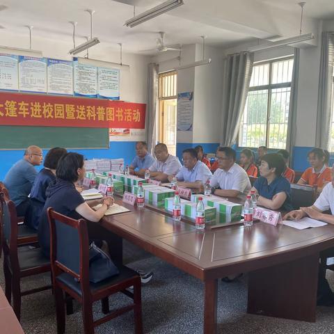 科技之光点亮农村小学校园——记聊城市科协科普大篷车进校园暨送科普图书活动