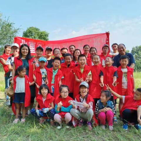 北重实验小学二年二班“美丽城市绿化公园，去除杂草”义工活动！