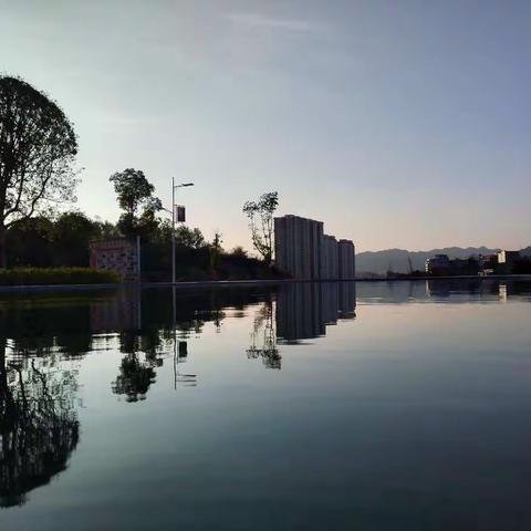 德育与心理的碰撞 ——记教育组团式帮扶老师陈贻承开展的班主任校本培训。