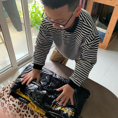 哲豪整理换季衣服