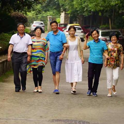 因为友爱，所以年轻。