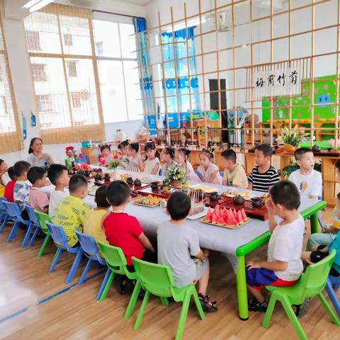 欢乐童年幼儿园学蒙班——听中秋、知中秋、画中秋、做中秋、品中秋，班级主题系列活动精彩回顾！