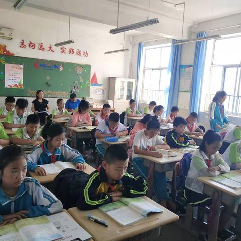 推门听课促成长    聚焦课堂提质量——新河小学积极开展新学期推门听课活动