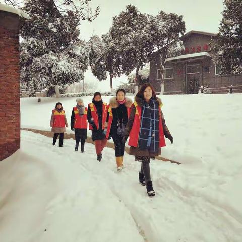 走访空巢老人 温暖美丽夕阳