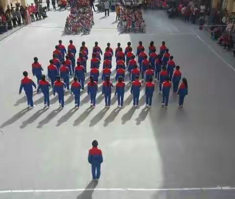 红岩寺镇中心小学举行广播体操比赛