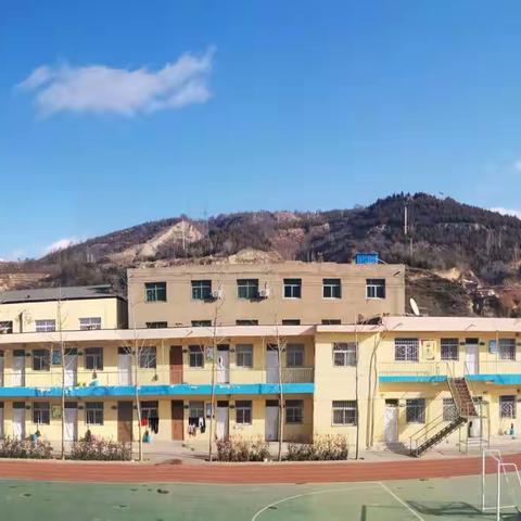 创特色班级 建和谐班风——化子坪镇中心小学特色班级文化建设评比活动