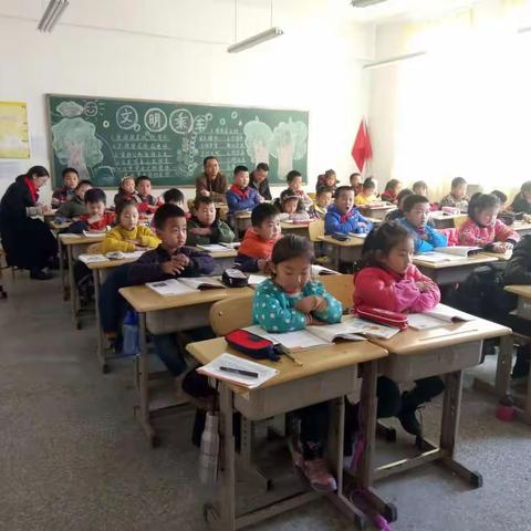 市教体局领导莅临官庄小学开展期初调研工作