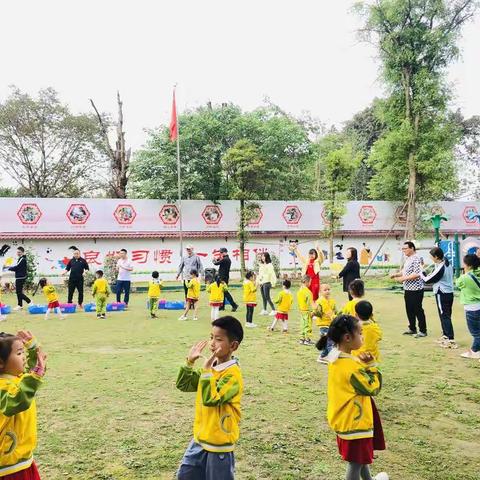 2021年春季新苗幼儿园香蕉一班（美丽的风筝）与爱同行亲子半日活动