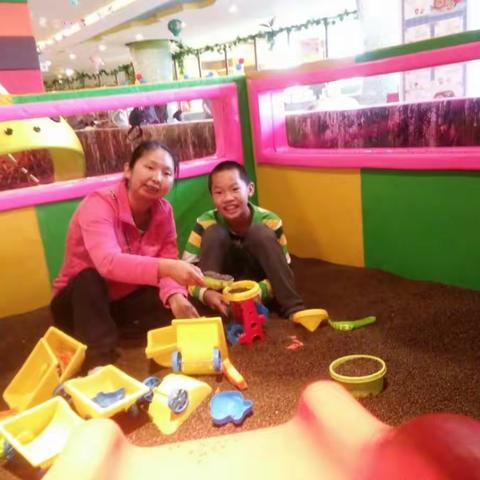 《精准扶贫，关爱特困生》 ――小手牵大手