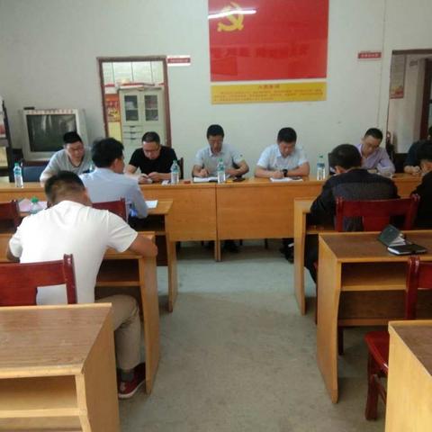 潭头乡新任党委书记带领班子成员到石陂村视察、指导工作。