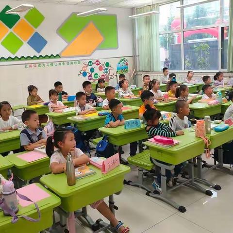 奎文区明德学校|良好的开端是成功的一半—一年级2班的宝贝们入学了