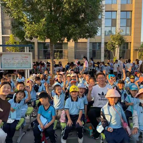 潍坊市奎文区明德学校|一年级二班的宝贝们入学一个月了——成长路上我们在一起
