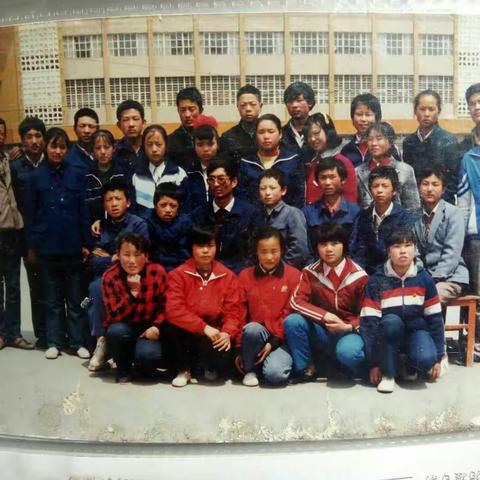 生活是美好的，每一天我们都要努力生活，无论世事如何变迁，不变的是我们永远的同学情谊！