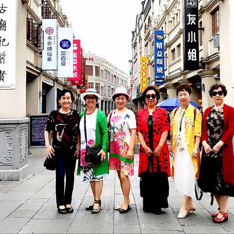 2022.4.27，时装姐妹相聚在三街二巷。