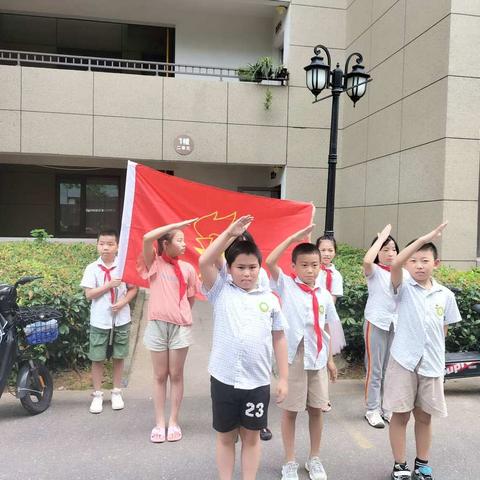 “红领巾楼道长”暑假“不放假”——环城二小三（4）班
