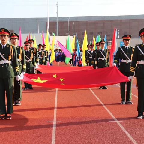 百花争艳欣望江山千里秀，师生共庆欢颂祖国万年春