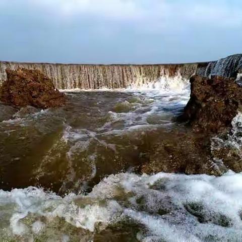 鄱阳湖湿地惊现瀑布奇观