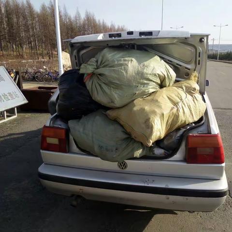 2017年5月1日，根河户外群组织爱我中华、清洁家园、没化环境户外捡垃圾公益活动